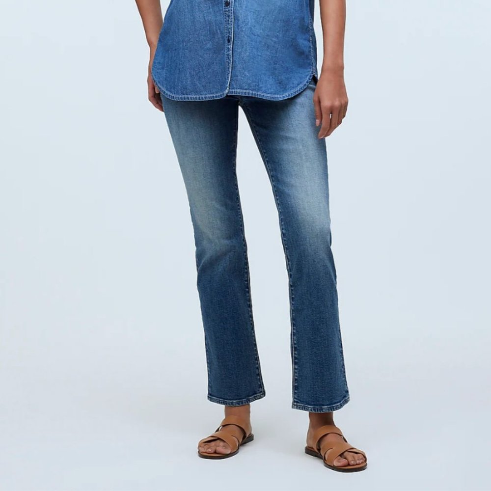 Maternity Over-the-Belly Kick Out Crop Jeans in Oneida Wash Size 27 NWT